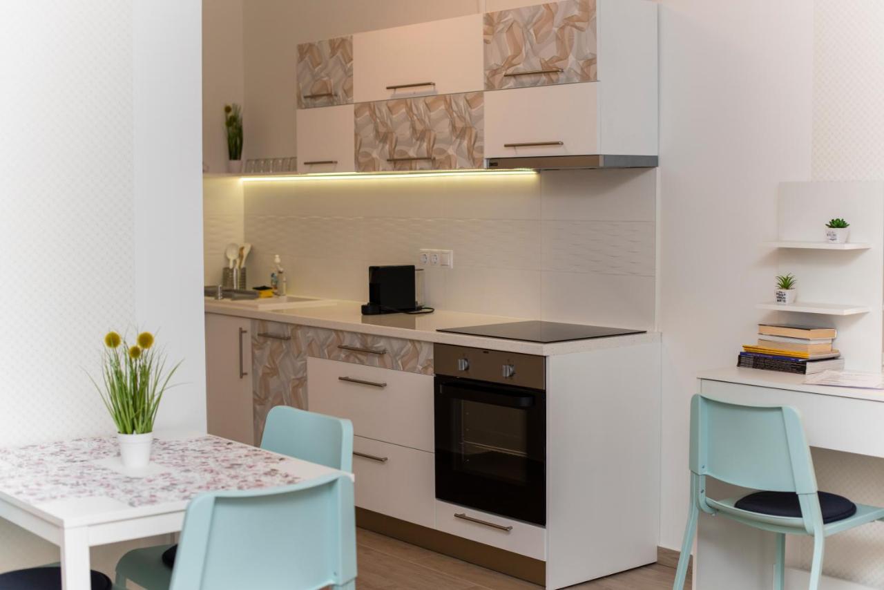 Lovely Apartman- Free Parking Pécs Extérieur photo